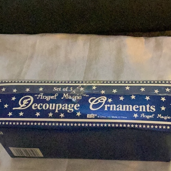 😇NWT Gorgeous Set of 3 Decoupage Assorted Angel Ornaments in Box 😇 - Picture 7 of 8